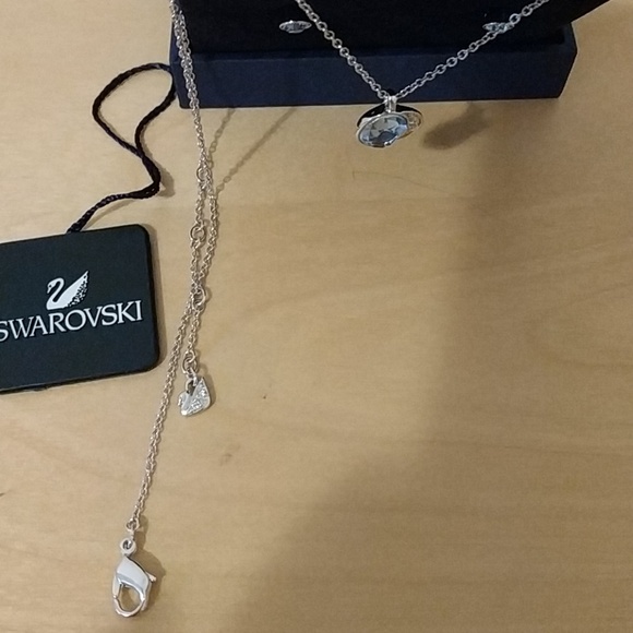 Swarovski Necklace and earrings set - Picture 4 of 8